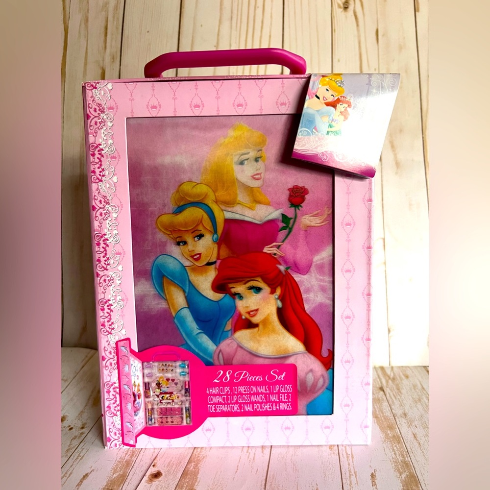 28 piece Disney Princess cosmetic set